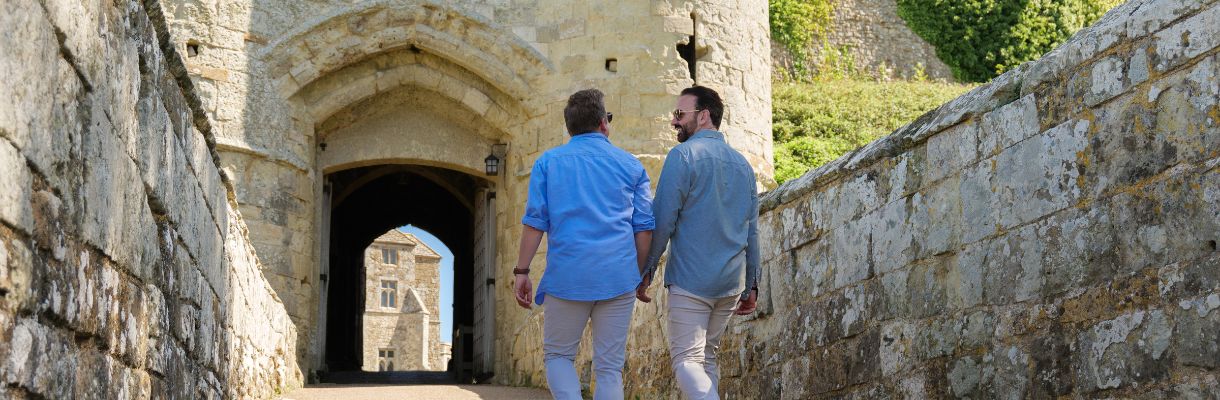 Couple walking through Carisbrooke Castle